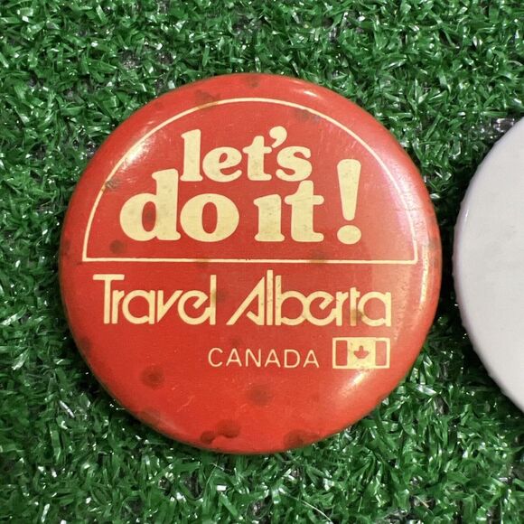 Canada Buttons Lot Of 2 Let's Do It! Travel Canada & Combattons Ensenbles - Picture 2 of 6
